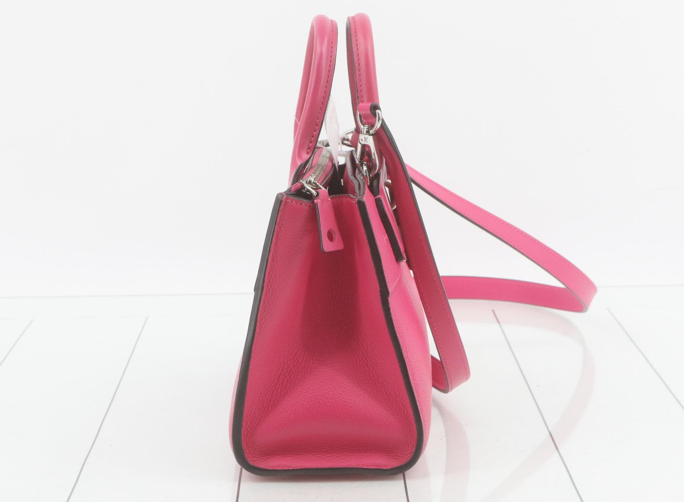 Louis Vuitton Louis Vuitton Lockme Handbag Leather Size ONE SIZE - 3 Thumbnail