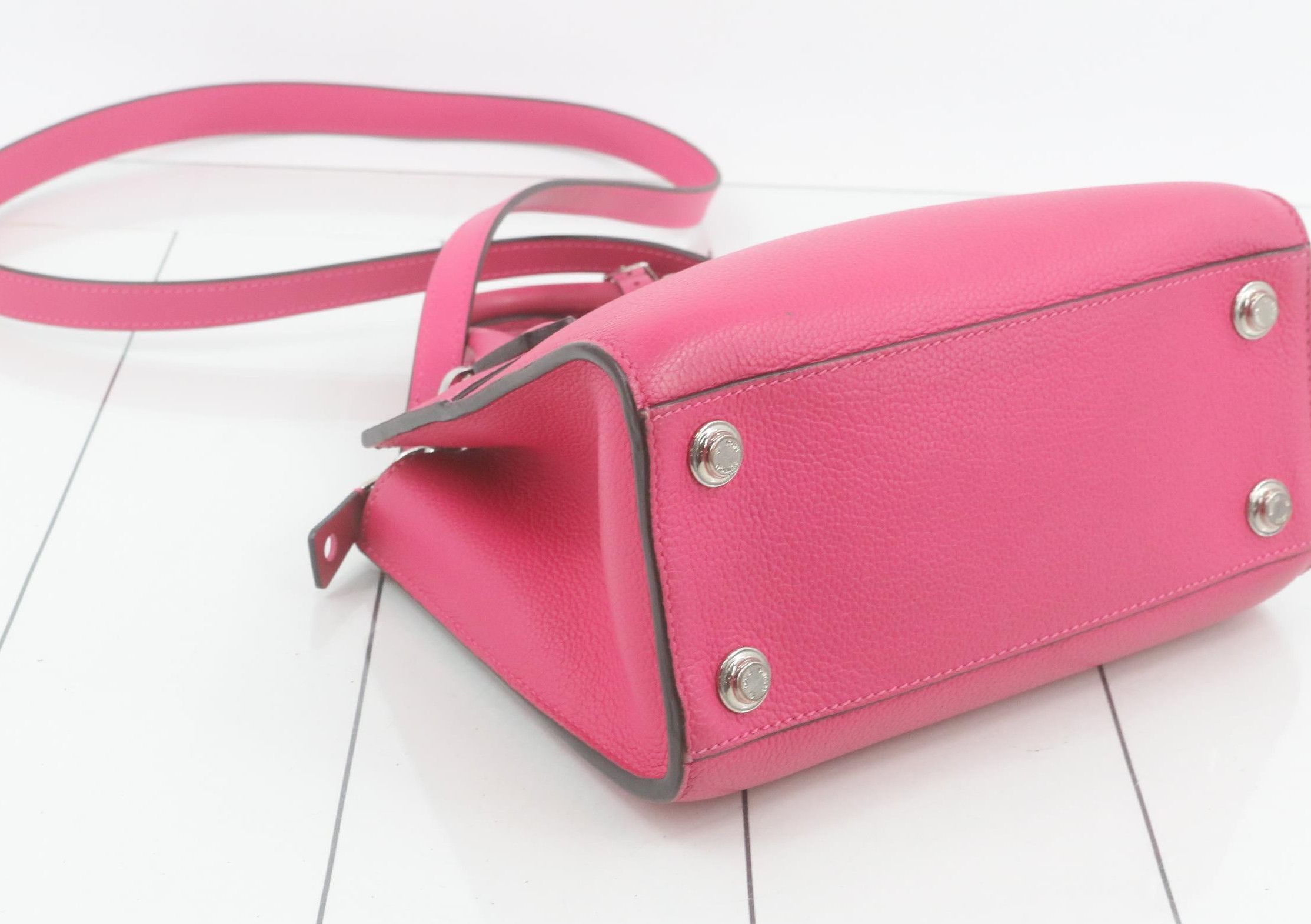 Louis Vuitton Louis Vuitton Lockme Handbag Leather Size ONE SIZE - 4 Thumbnail