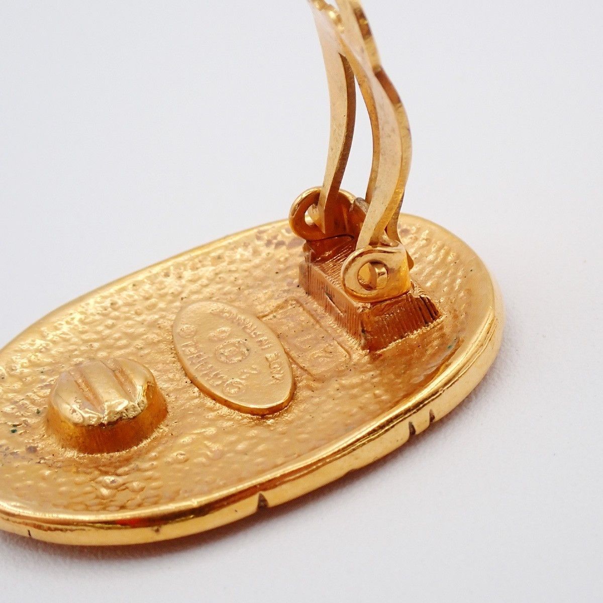 Chanel Chanel Vintage CC Crown Oval Plate Clip-On Earrings Metal Size ONE SIZE - 10 Thumbnail