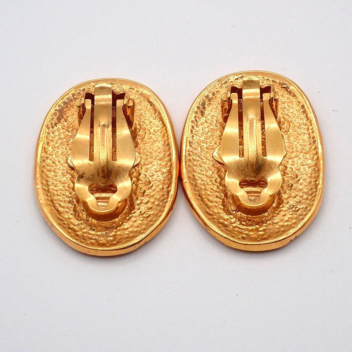 Chanel Chanel Vintage CC Crown Oval Plate Clip-On Earrings Metal Size ONE SIZE - 7 Thumbnail