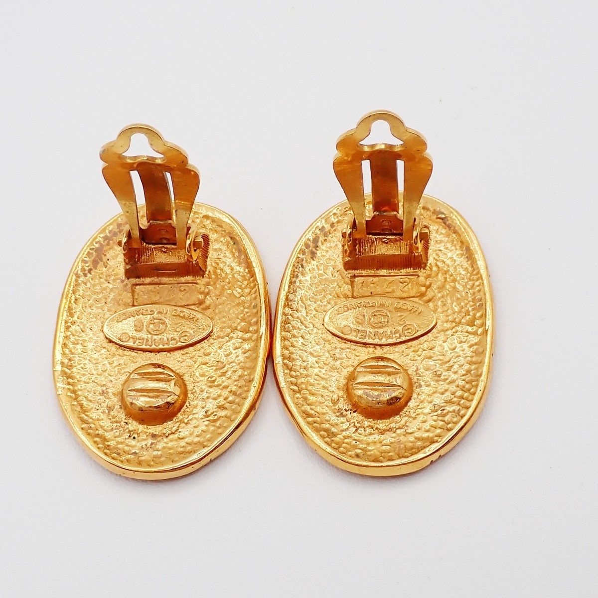 Chanel Chanel Vintage CC Crown Oval Plate Clip-On Earrings Metal Size ONE SIZE - 2 Thumbnail