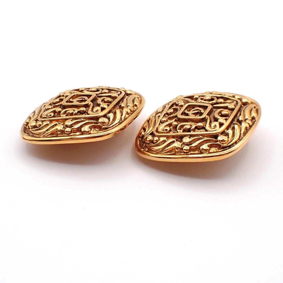 Chanel Chanel Vintage CC Diamond Shape Clips-On Earrings Gold-Plated Size ONE SIZE - 3 Thumbnail