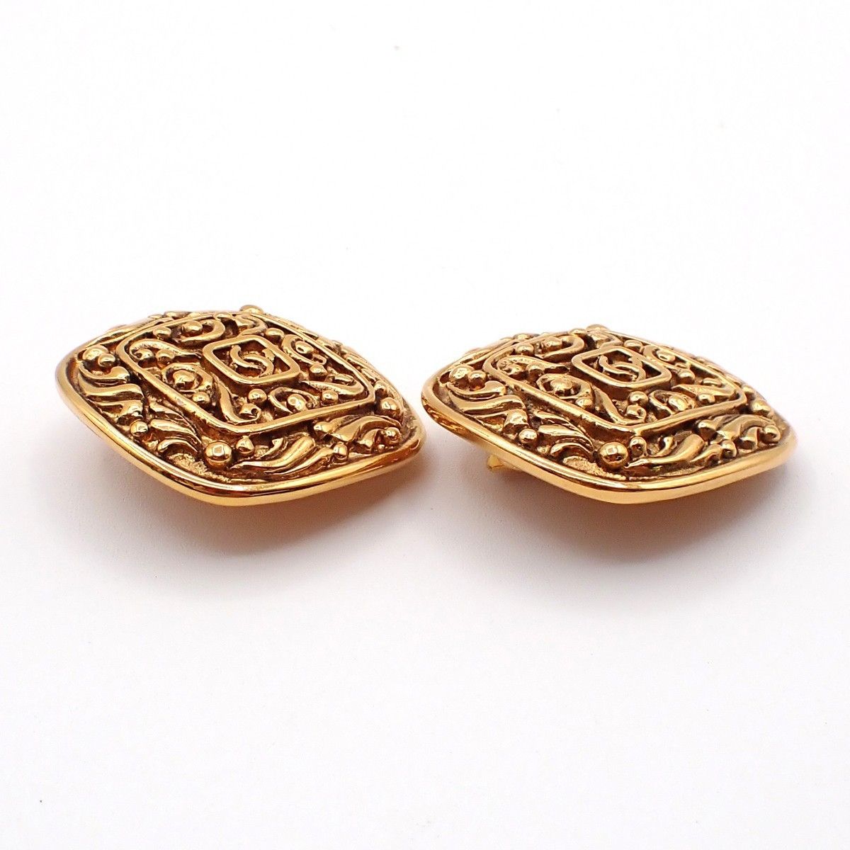 Chanel Chanel Vintage CC Diamond Shape Clips-On Earrings Gold-Plated Size ONE SIZE - 4 Thumbnail