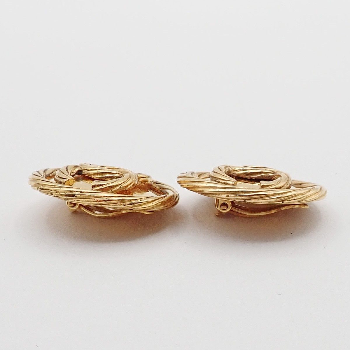 Chanel Chanel Vintage Round CC Clip-On Earrings Metal Size ONE SIZE - 4 Thumbnail