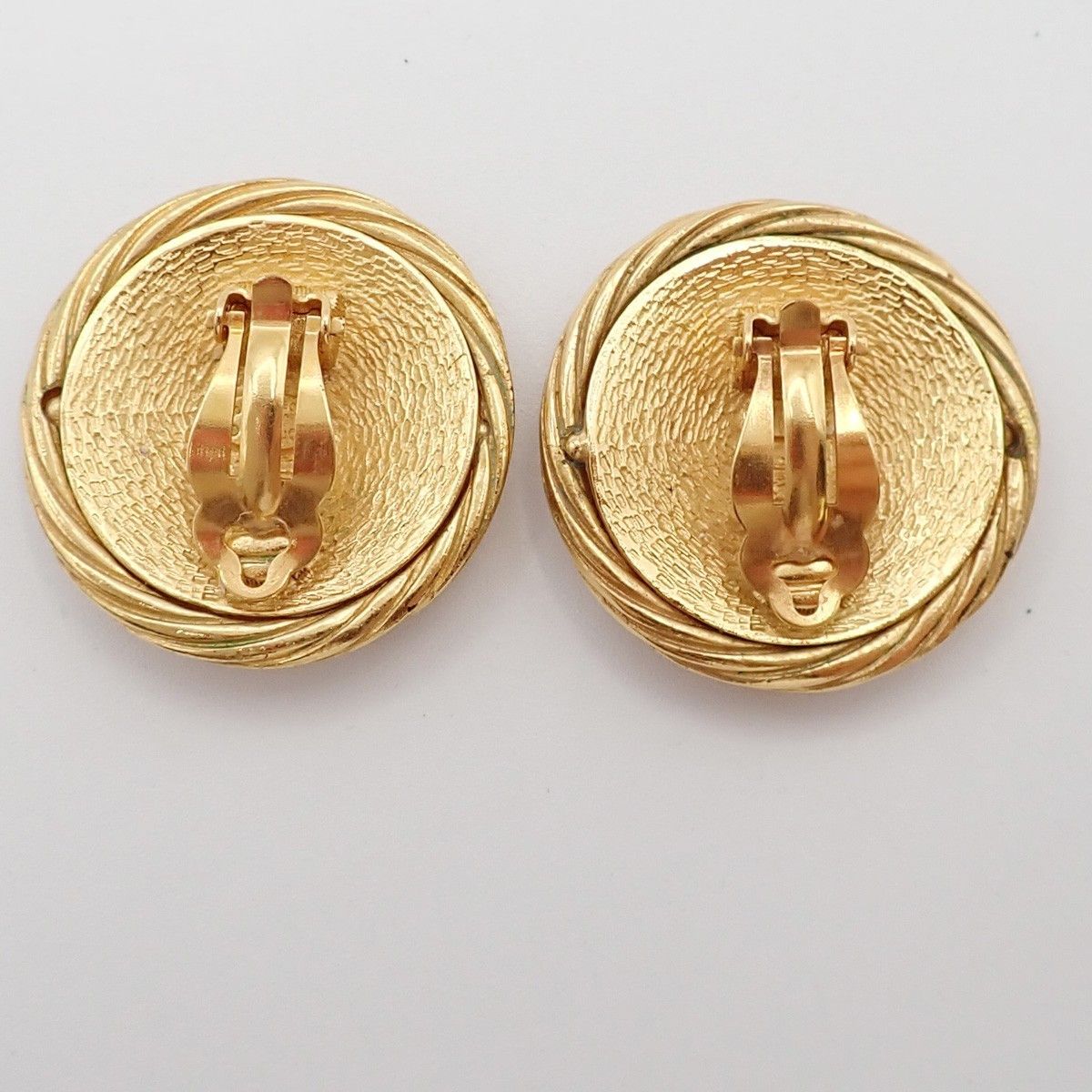 Chanel Chanel Vintage Round CC Clip-On Earrings Metal Size ONE SIZE - 2 Thumbnail