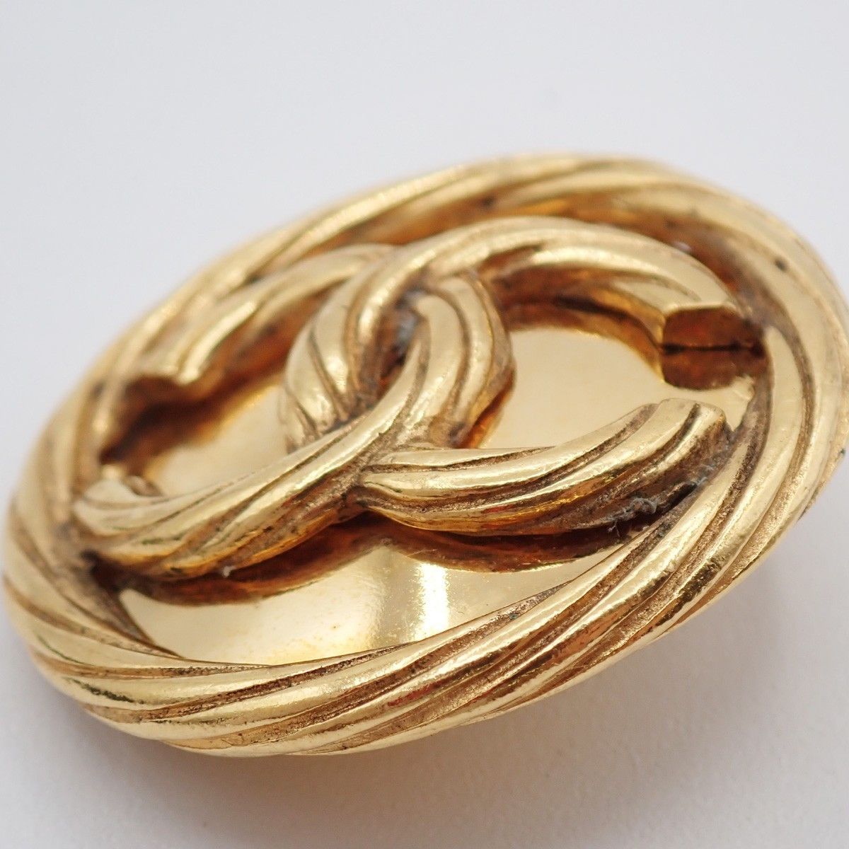 Chanel Chanel Vintage Round CC Clip-On Earrings Metal Size ONE SIZE - 9 Thumbnail