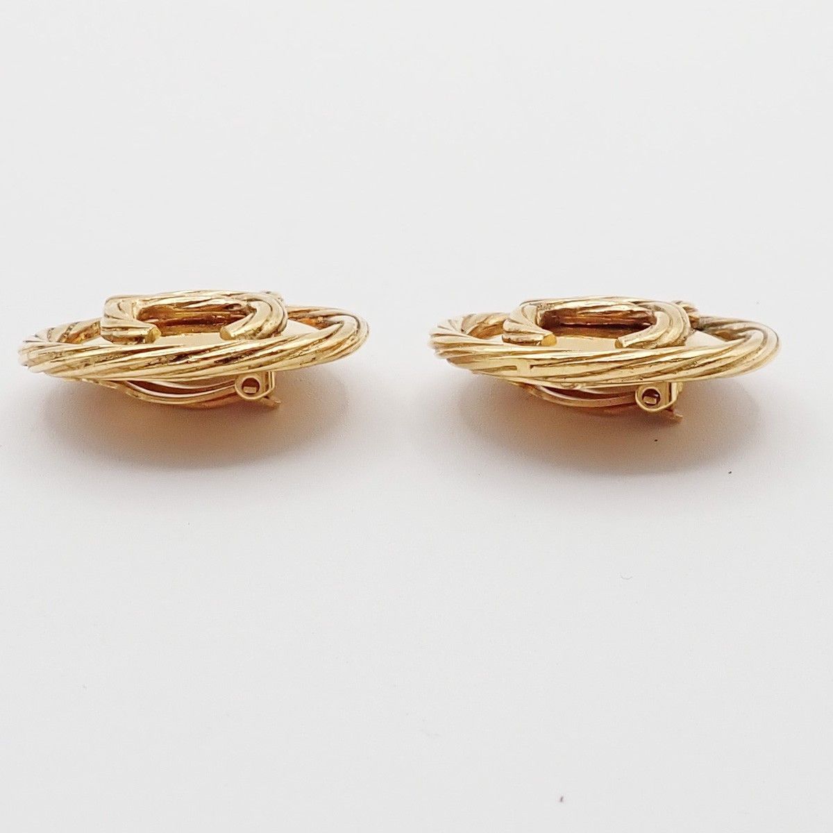Chanel Chanel Vintage Round CC Clip-On Earrings Metal Size ONE SIZE - 3 Thumbnail