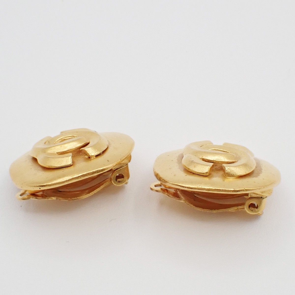 Chanel Chanel Vintage CC Round Clip-On Earrings Metal Size ONE SIZE - 3 Thumbnail