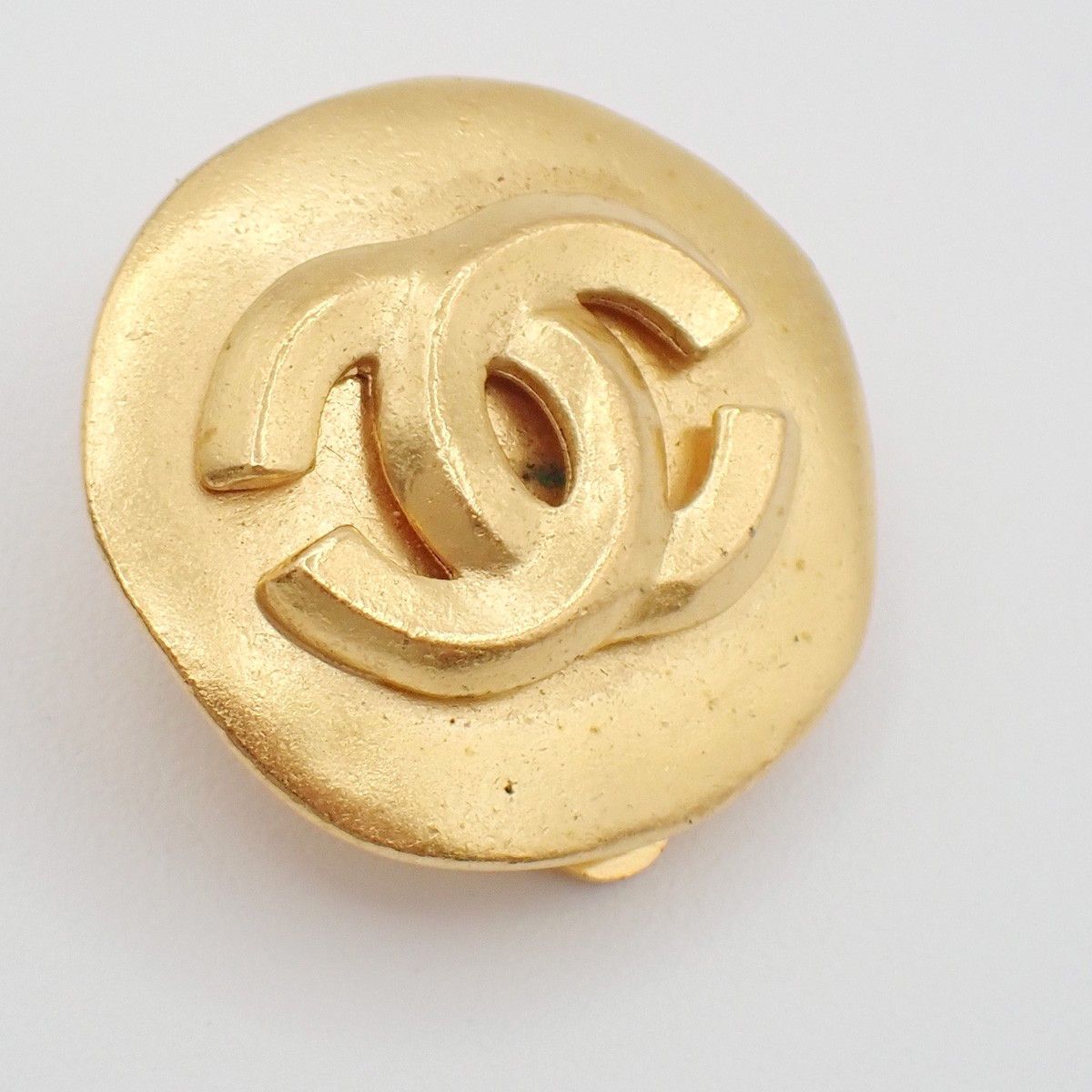 Chanel Chanel Vintage CC Round Clip-On Earrings Metal Size ONE SIZE - 7 Thumbnail