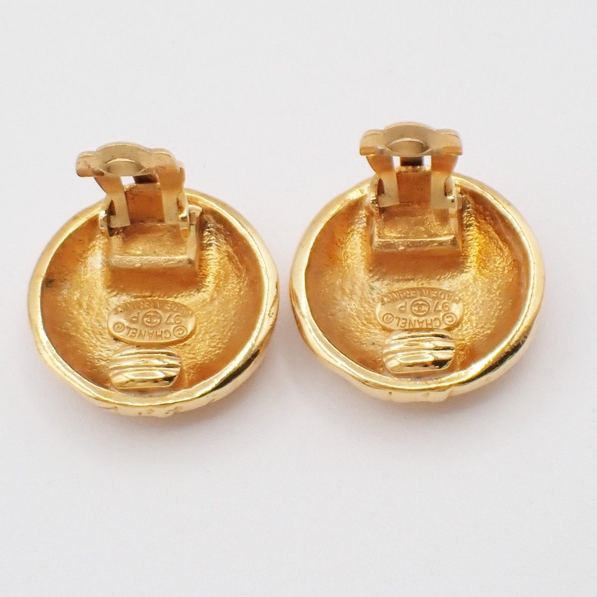 Chanel Chanel Vintage Round CC Clip-On Earrings Metal Size ONE SIZE - 6 Thumbnail