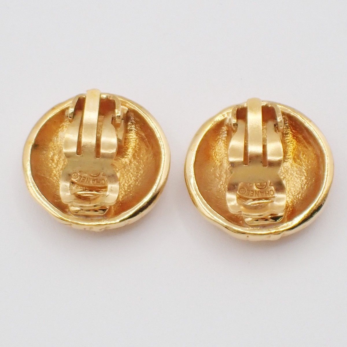 Chanel Chanel Vintage Round CC Clip-On Earrings Metal Size ONE SIZE - 2 Thumbnail