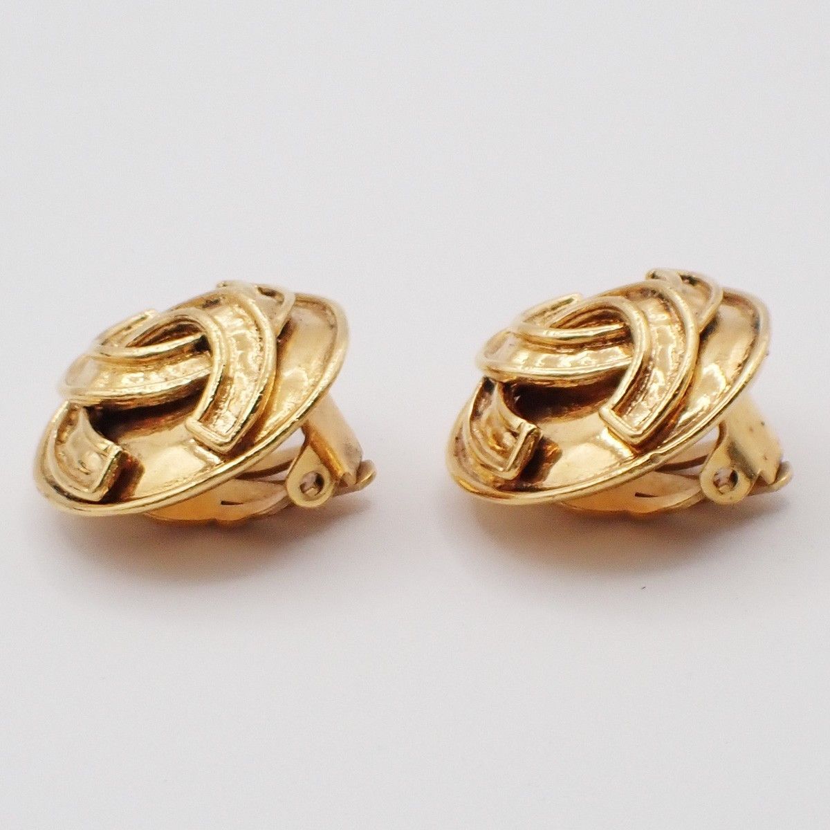 Chanel Chanel Vintage Round CC Clip-On Earrings Metal Size ONE SIZE - 2 Thumbnail