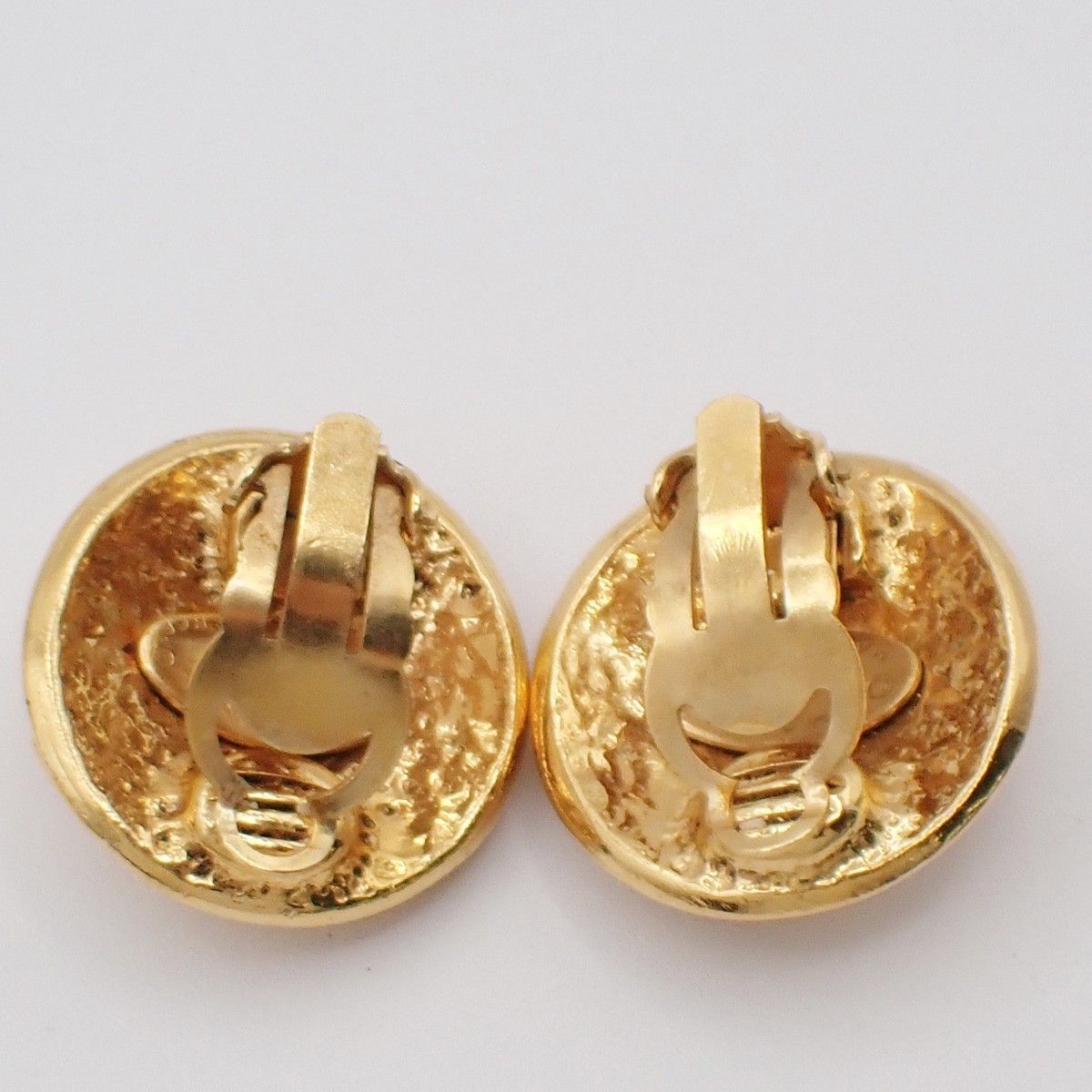 Chanel Chanel Vintage Round CC Clip-On Earrings Metal Size ONE SIZE - 3 Thumbnail