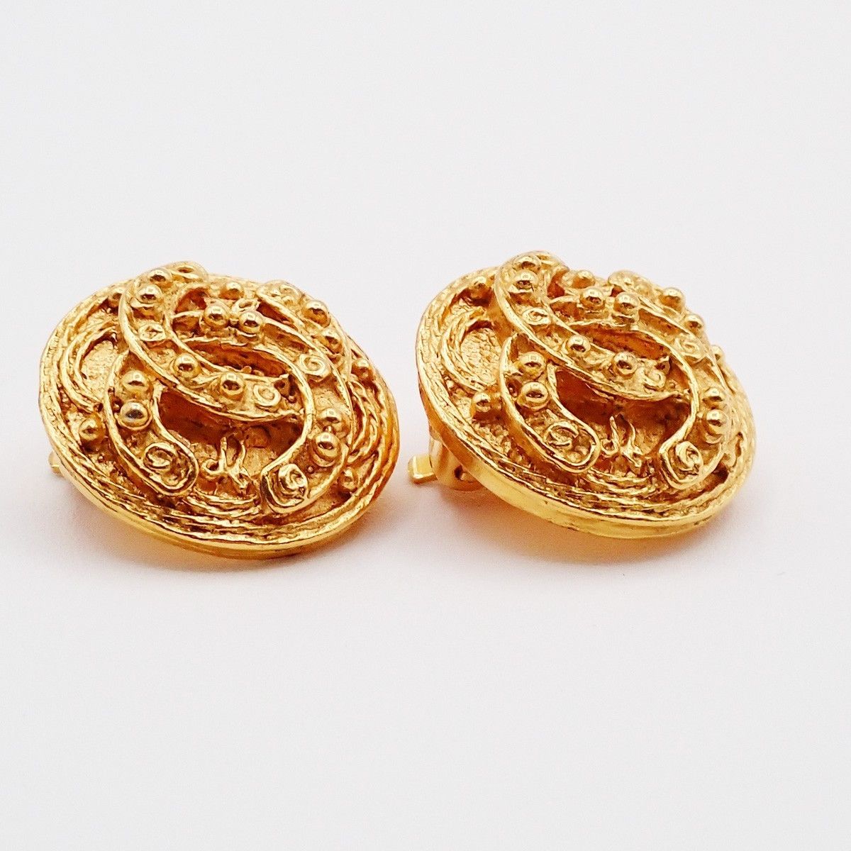 Chanel Chanel Vintage Round CC Clip-On Earrings Metal Size ONE SIZE - 4 Thumbnail