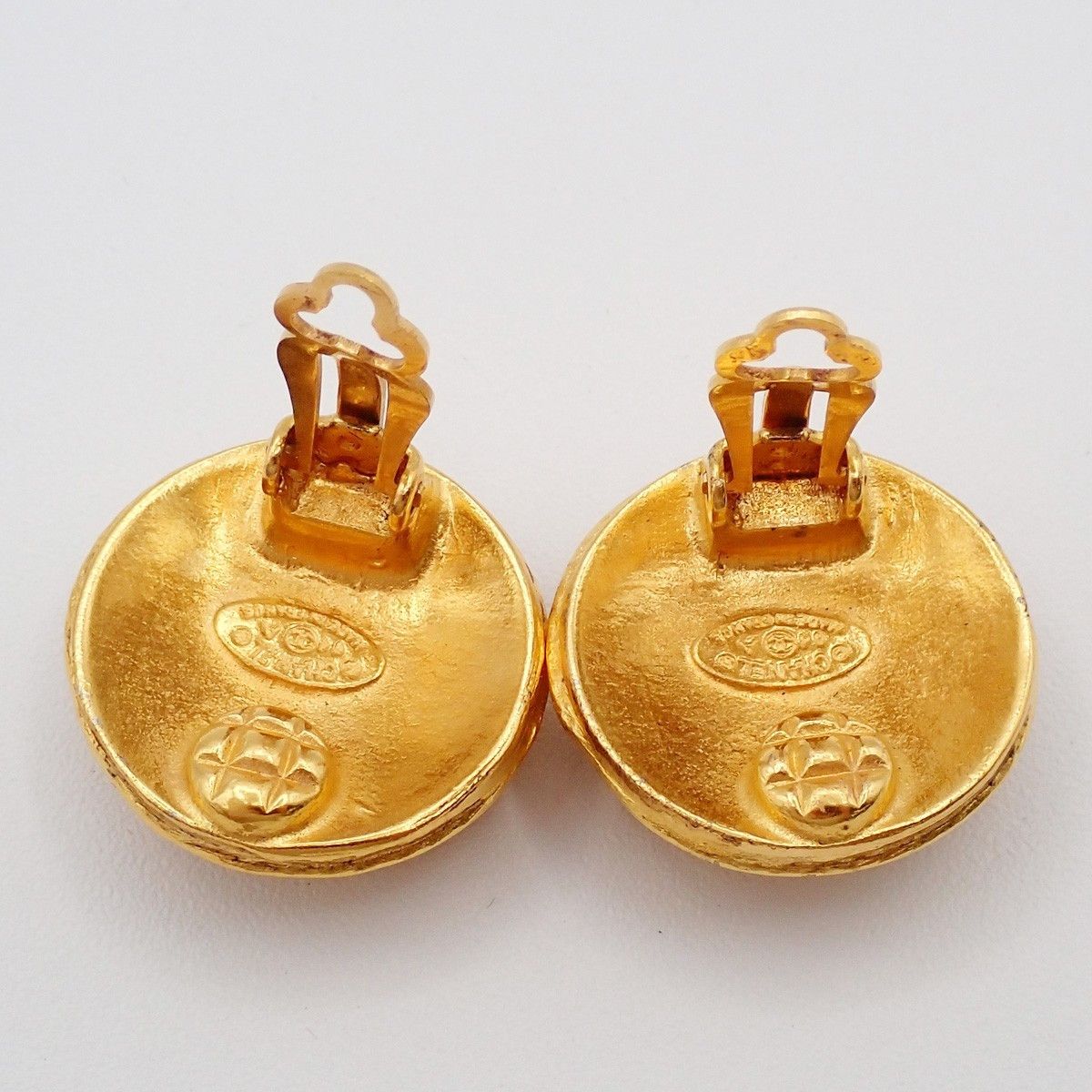 Chanel Chanel Vintage Round CC Clip-On Earrings Metal Size ONE SIZE - 6 Thumbnail