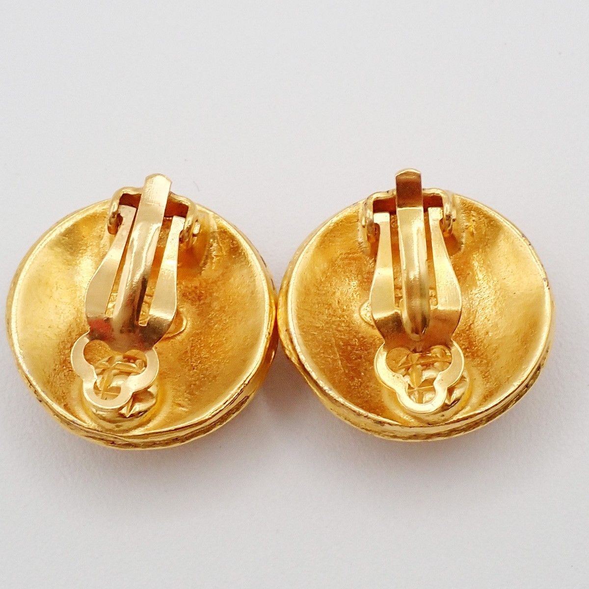 Chanel Chanel Vintage Round CC Clip-On Earrings Metal Size ONE SIZE - 2 Thumbnail