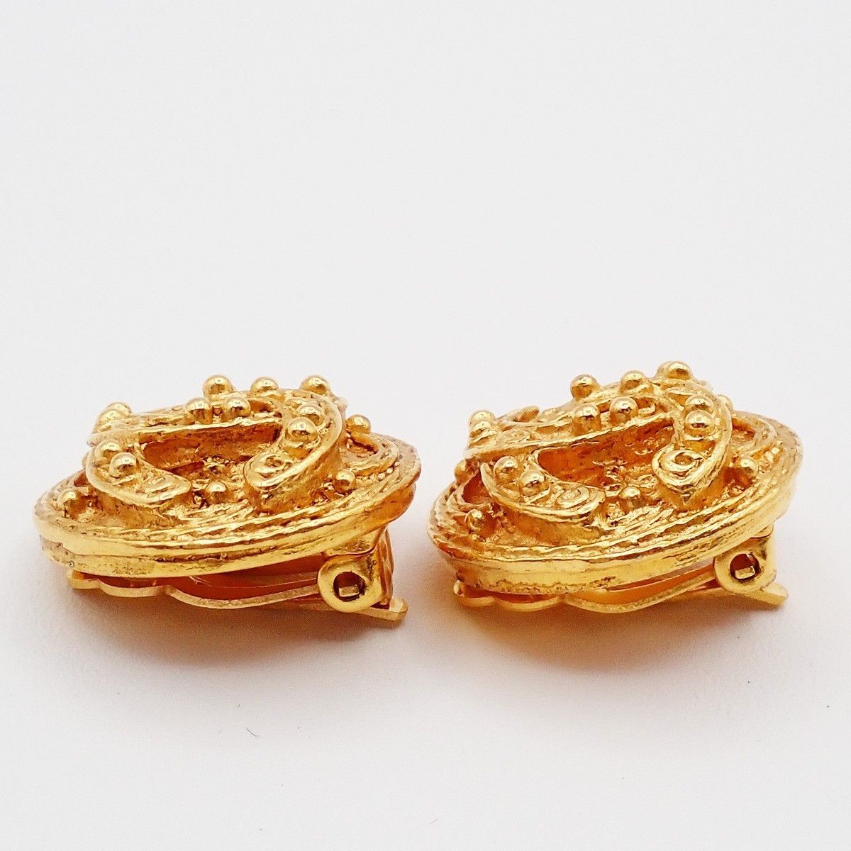 Chanel Chanel Vintage Round CC Clip-On Earrings Metal Size ONE SIZE - 3 Thumbnail