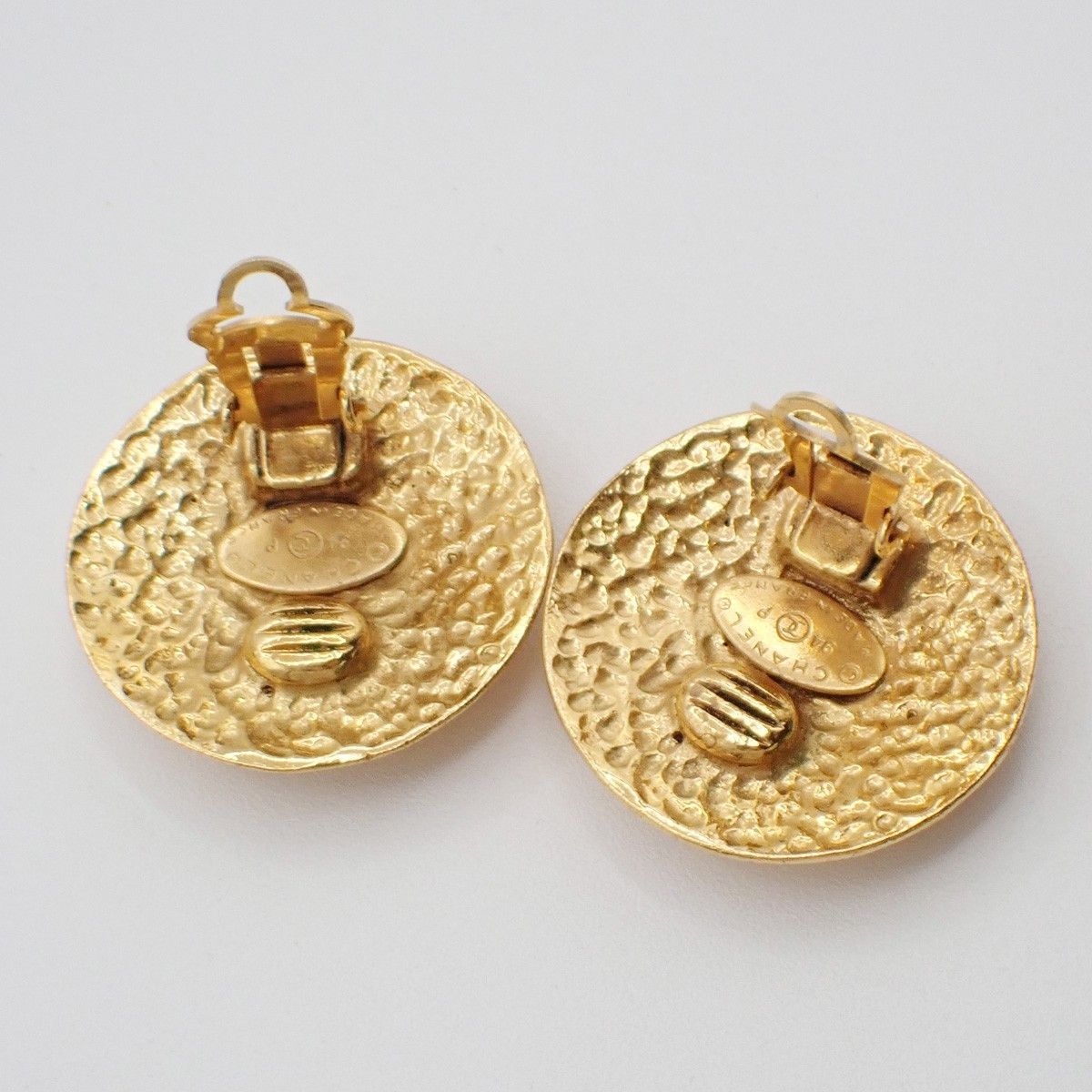 Chanel Chanel Vintage Round CC Clip-On Earrings Metal Size ONE SIZE - 9 Thumbnail