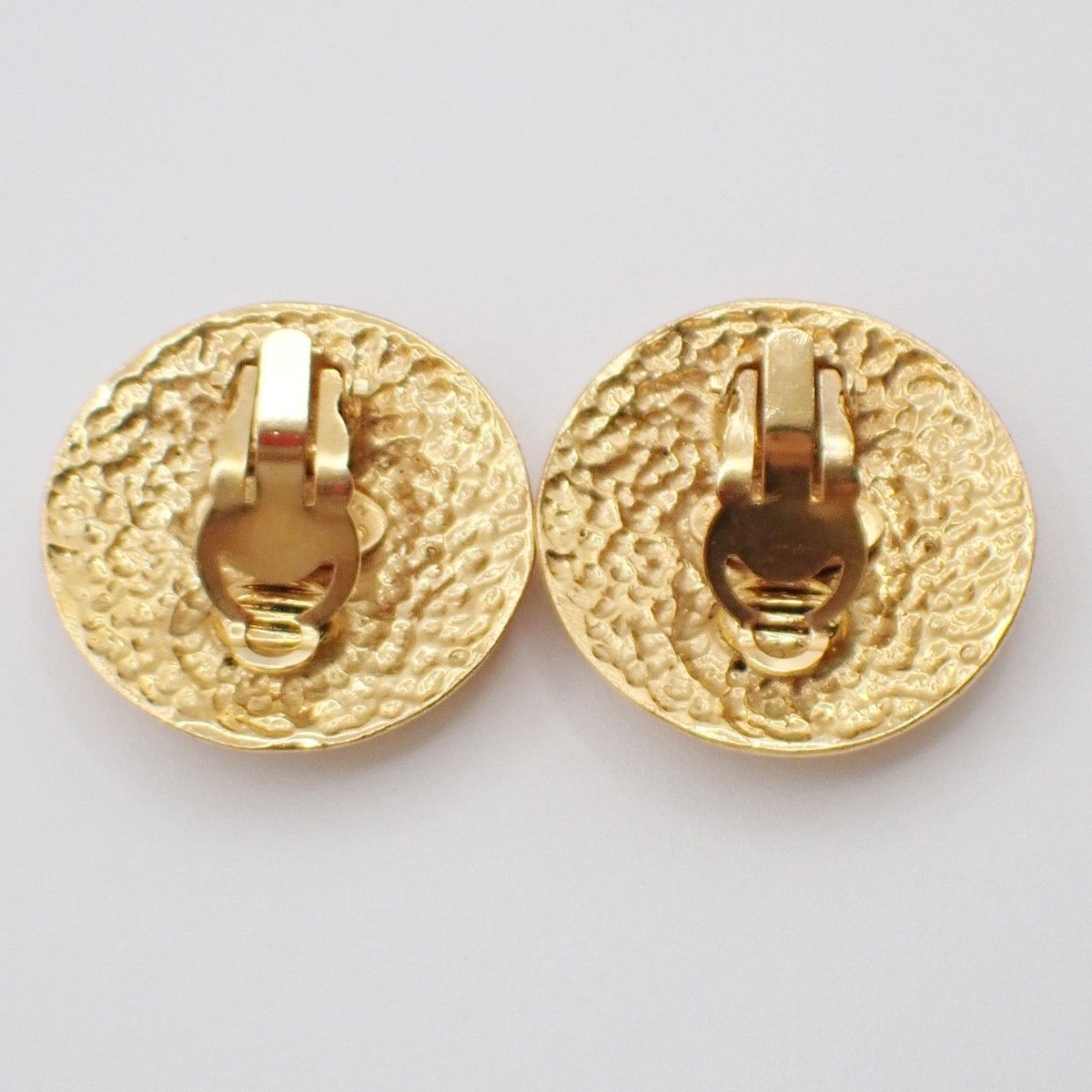 Chanel Chanel Vintage Round CC Clip-On Earrings Metal Size ONE SIZE - 2 Thumbnail