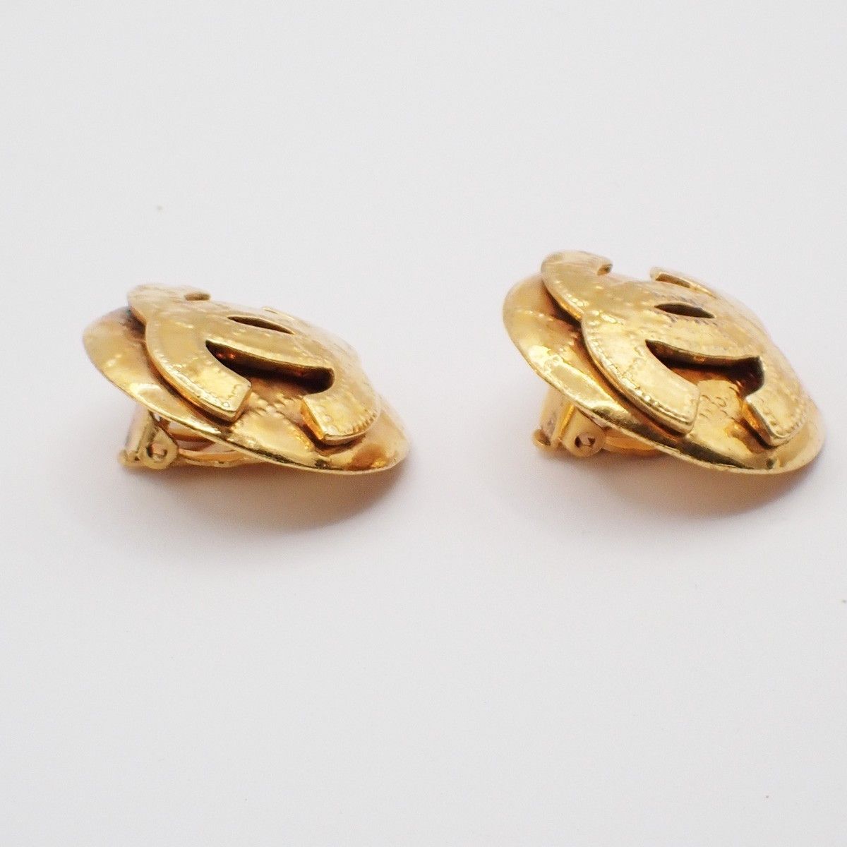 Chanel Chanel Vintage Round CC Clip-On Earrings Metal Size ONE SIZE - 3 Thumbnail