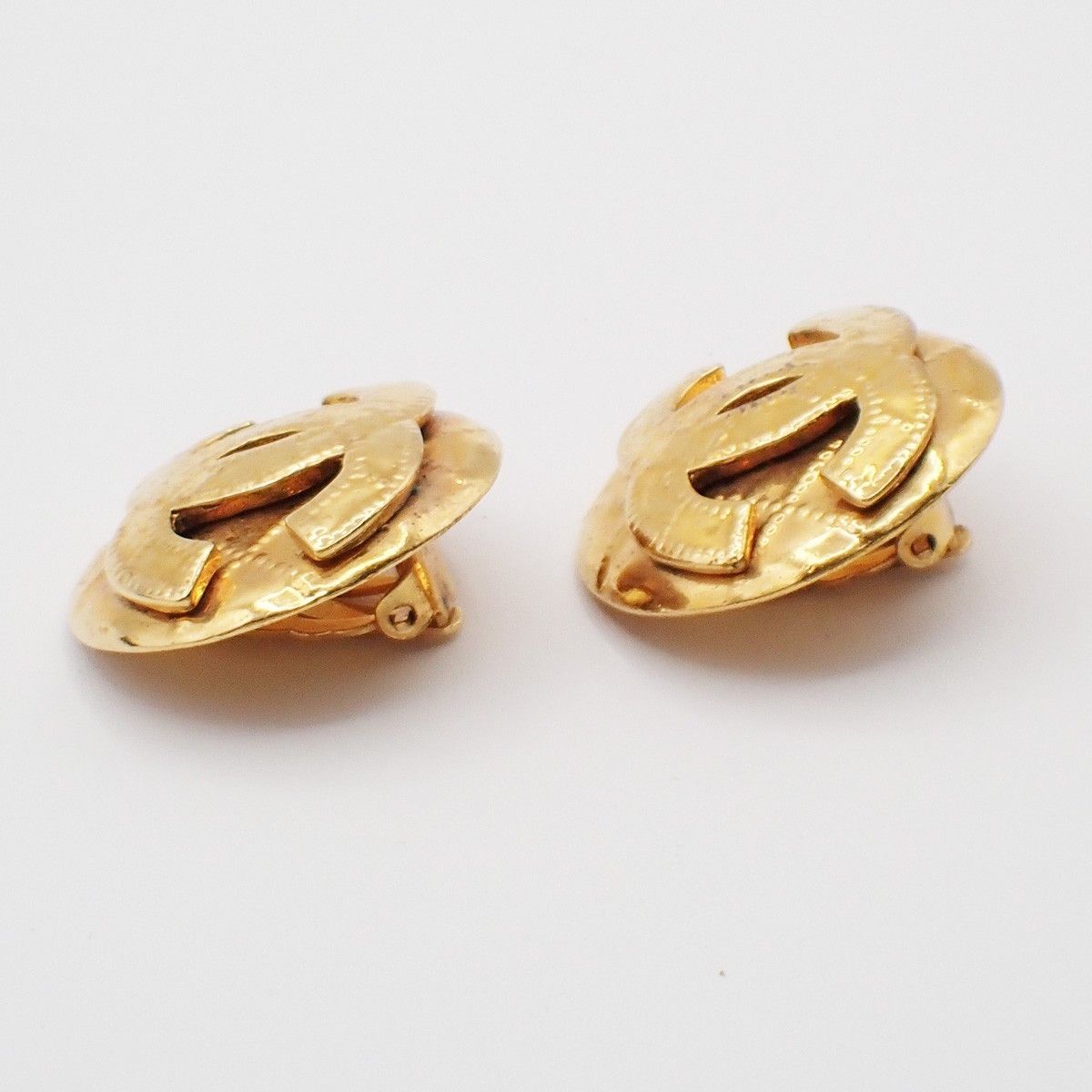 Chanel Chanel Vintage Round CC Clip-On Earrings Metal Size ONE SIZE - 8 Thumbnail