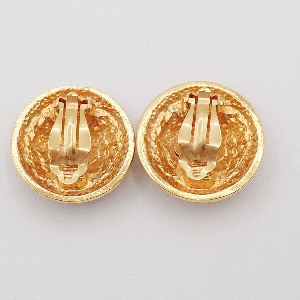 Chanel Chanel Vintage Round CC Clip-On Earrings Metal Size ONE SIZE - 2 Thumbnail