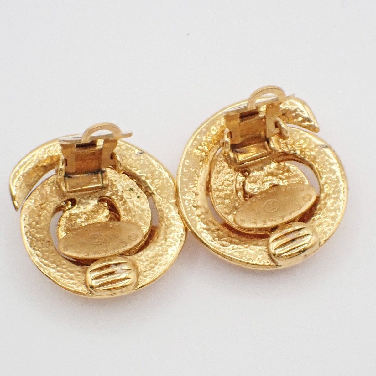 Chanel Chanel Vintage CC Round Button Clip-On Earrings Metal Size ONE SIZE - 5 Thumbnail