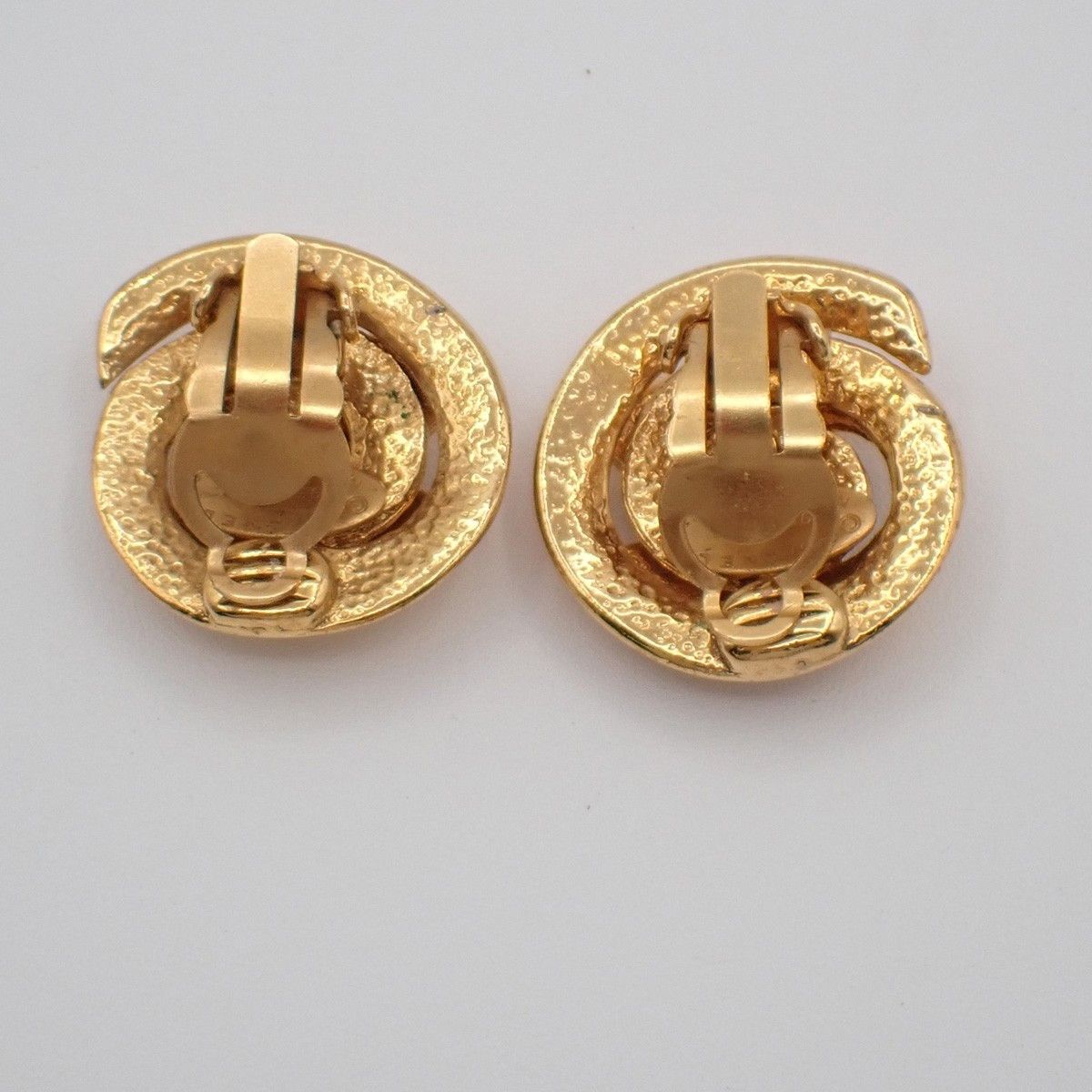 Chanel Chanel Vintage CC Round Button Clip-On Earrings Metal Size ONE SIZE - 4 Thumbnail