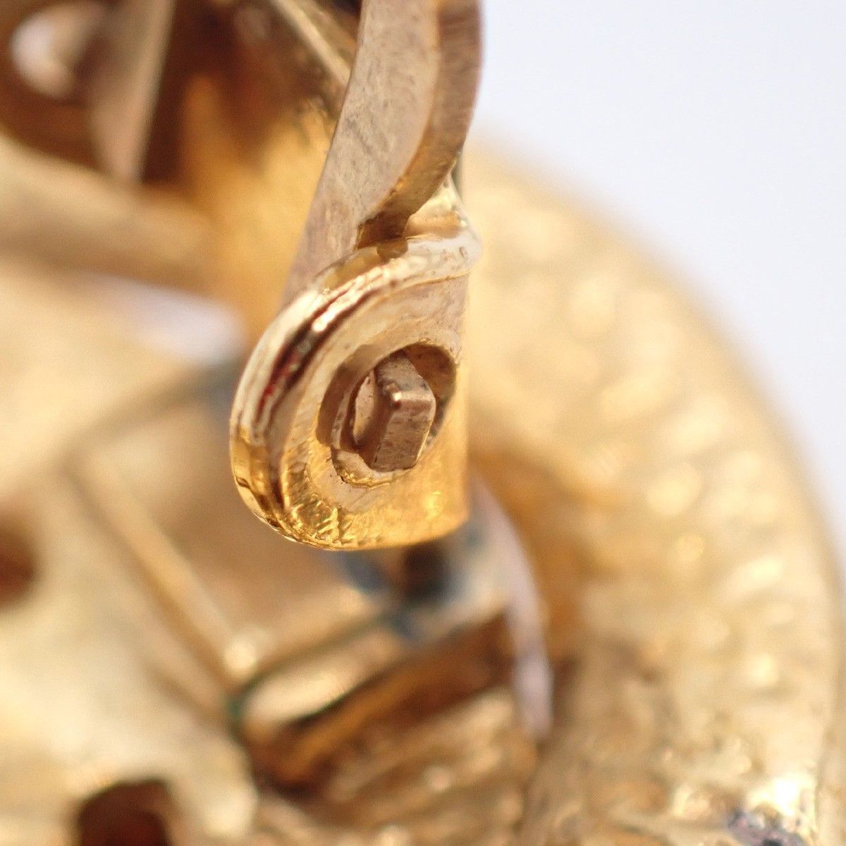 Chanel Chanel Vintage CC Round Button Clip-On Earrings Metal Size ONE SIZE - 8 Thumbnail