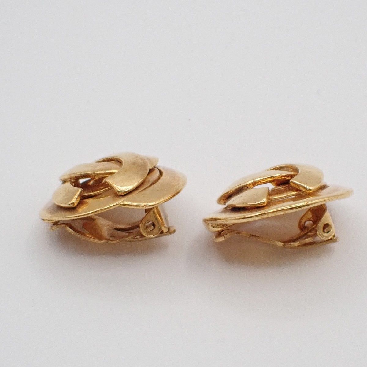 Chanel Chanel Vintage CC Round Button Clip-On Earrings Metal Size ONE SIZE - 2 Thumbnail