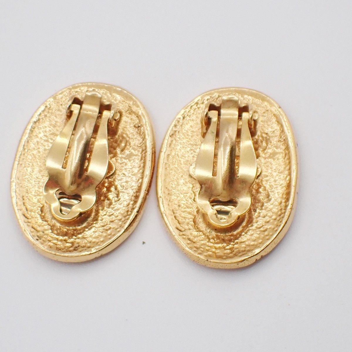 Chanel Chanel Vintage CC Crown Oval Plate Clip-On Earrings Metal Size ONE SIZE - 3 Thumbnail