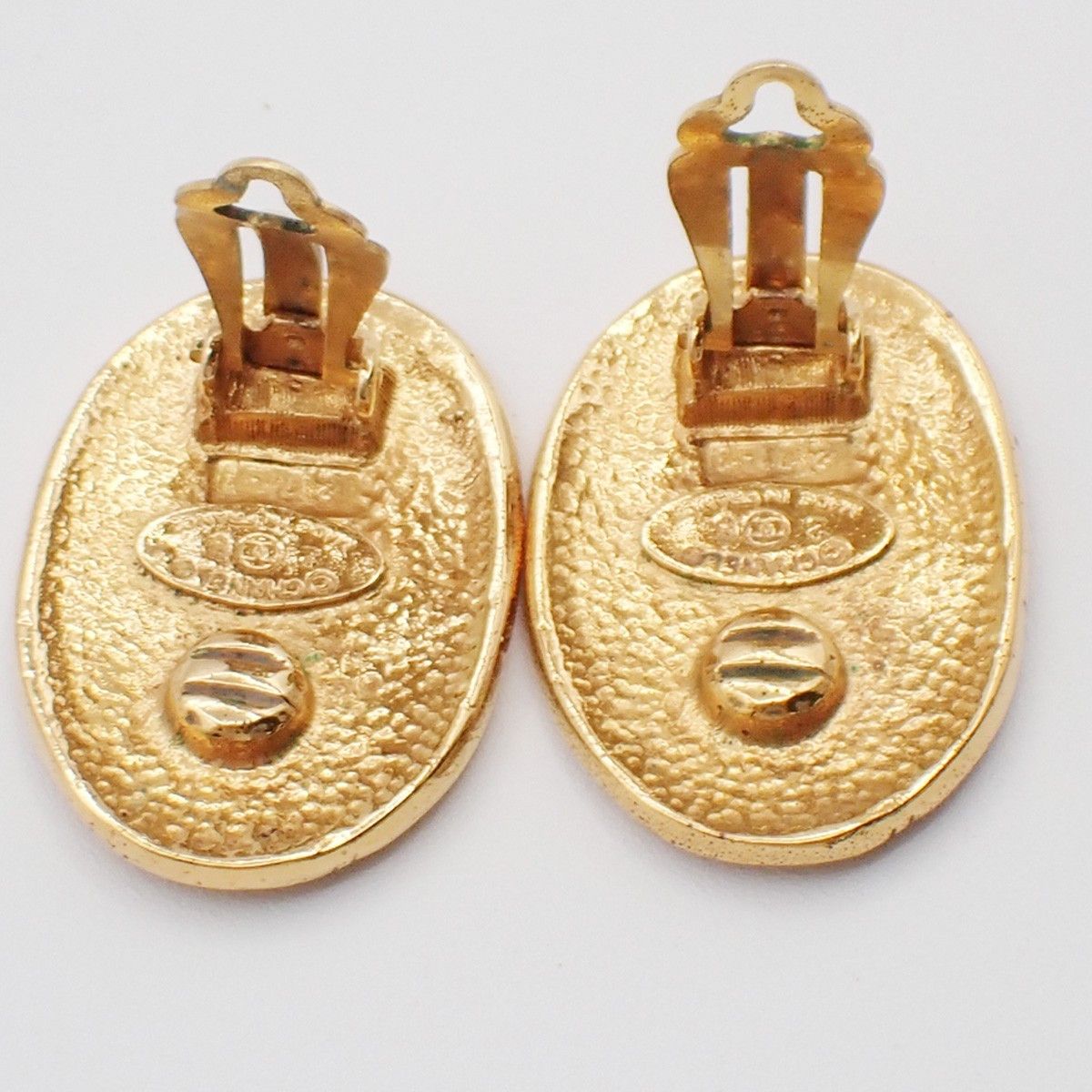 Chanel Chanel Vintage CC Crown Oval Plate Clip-On Earrings Metal Size ONE SIZE - 6 Thumbnail