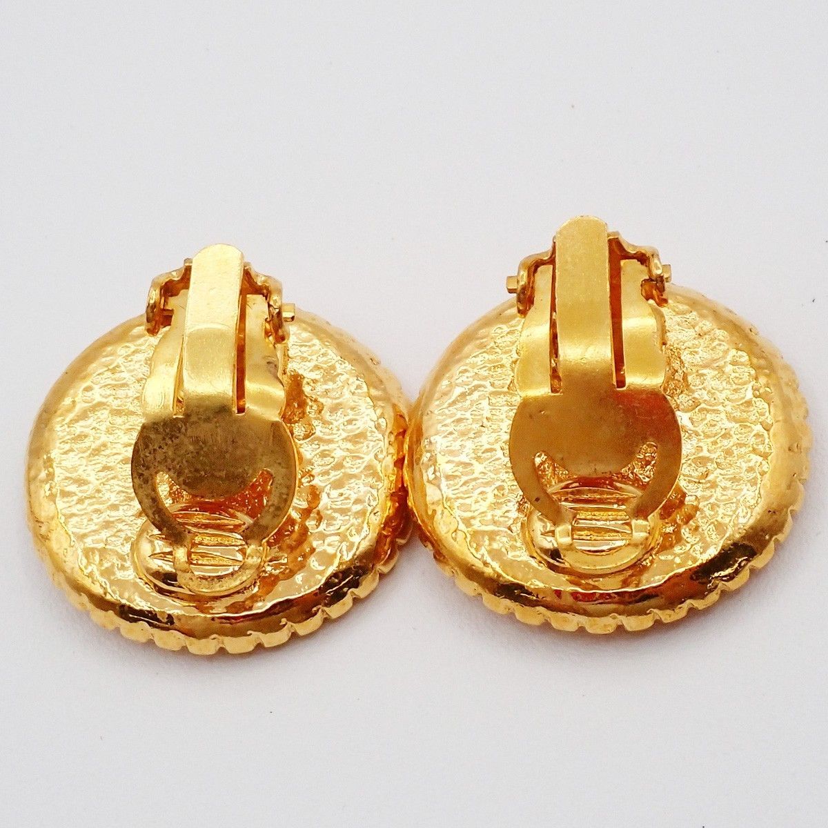 Chanel Chanel Vintage CC Round Button Clip-On Metal Size ONE SIZE - 8 Thumbnail