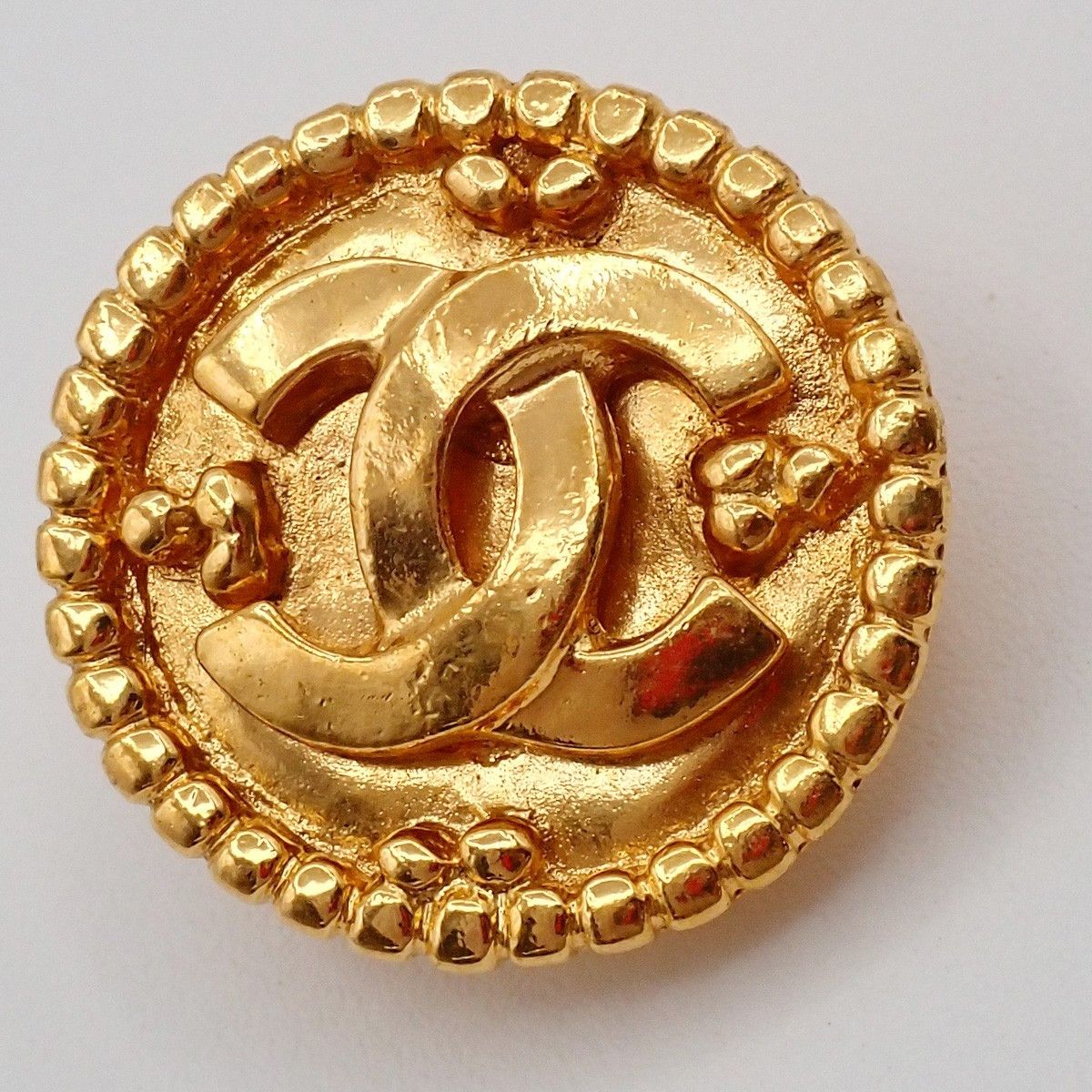 Chanel Chanel Vintage CC Round Button Clip-On Metal Size ONE SIZE - 7 Thumbnail