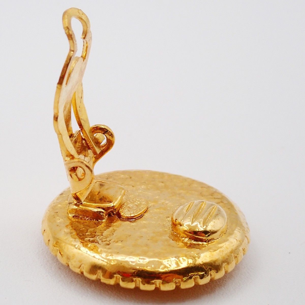 Chanel Chanel Vintage CC Round Button Clip-On Metal Size ONE SIZE - 9 Thumbnail