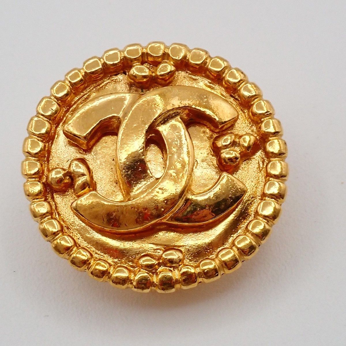 Chanel Chanel Vintage CC Round Button Clip-On Metal Size ONE SIZE - 6 Thumbnail