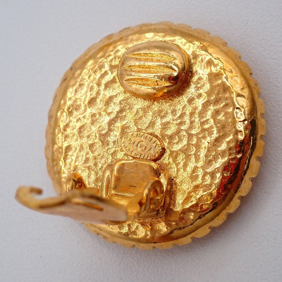 Chanel Chanel Vintage CC Round Button Clip-On Metal Size ONE SIZE - 11 Thumbnail