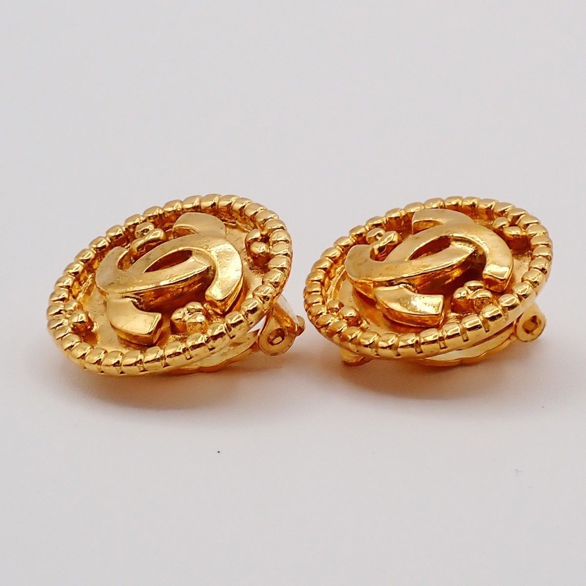Chanel Chanel Vintage CC Round Button Clip-On Metal Size ONE SIZE - 3 Thumbnail