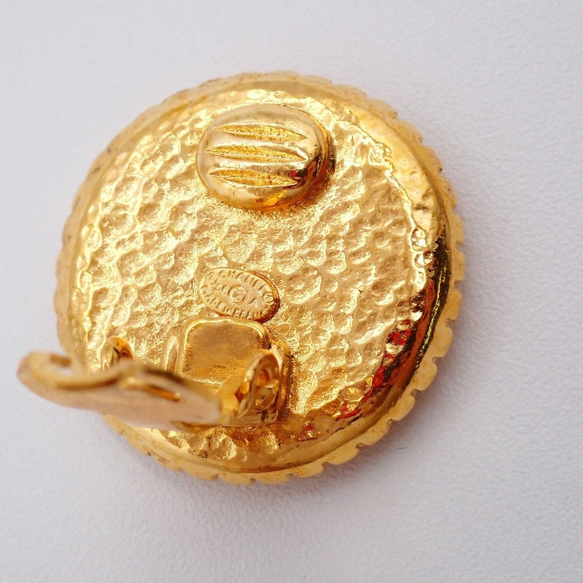 Chanel Chanel Vintage CC Round Button Clip-On Metal Size ONE SIZE - 12 Thumbnail