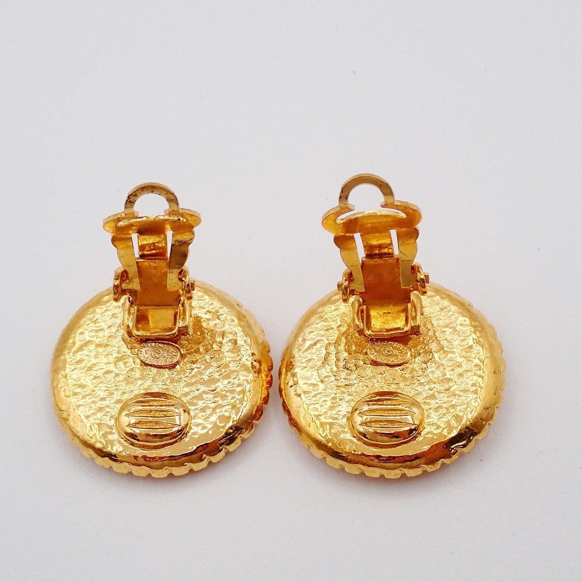 Chanel Chanel Vintage CC Round Button Clip-On Metal Size ONE SIZE - 2 Thumbnail
