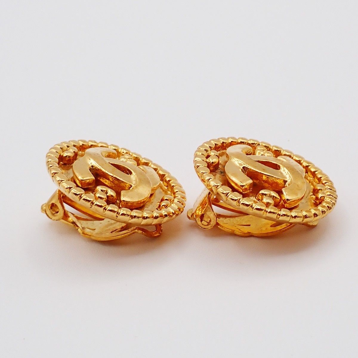 Chanel Chanel Vintage CC Round Button Clip-On Metal Size ONE SIZE - 4 Thumbnail