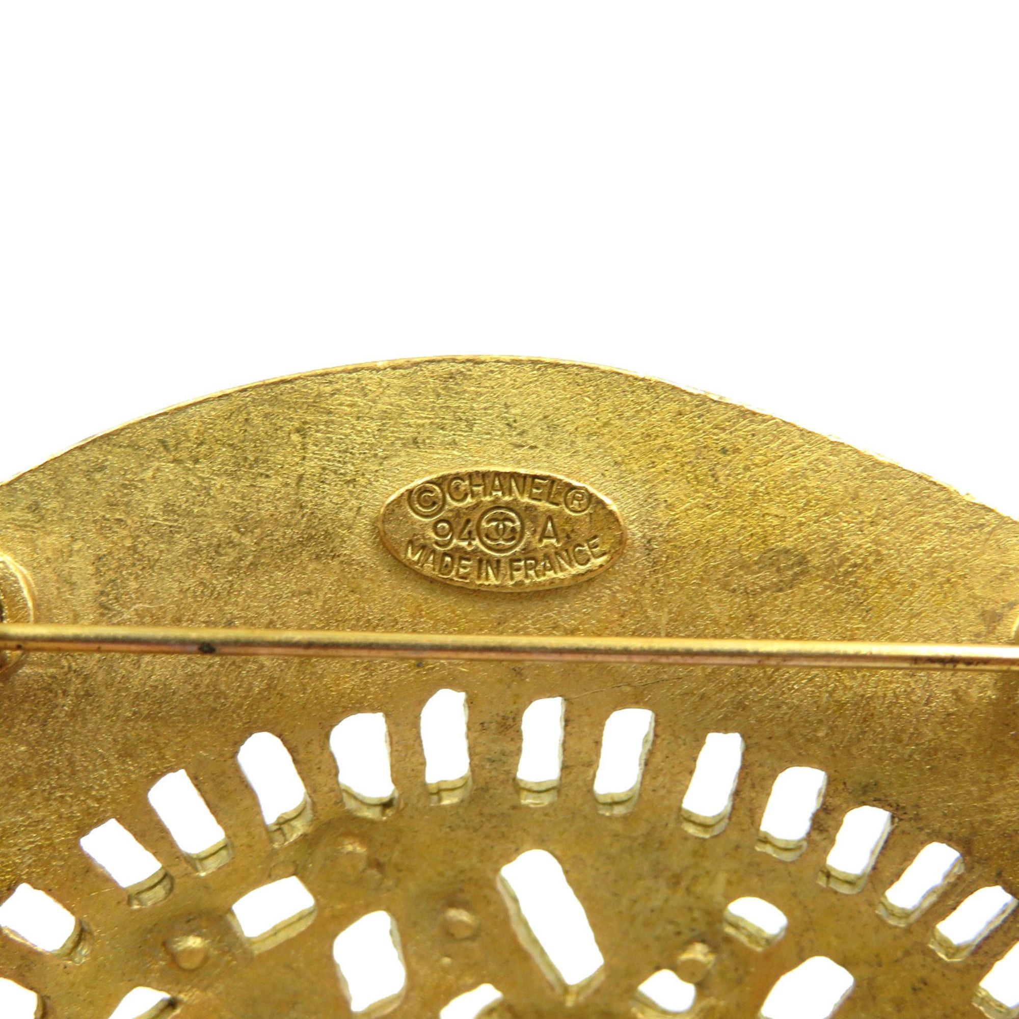 Chanel Excellent condition Chanel vintage straw hat 94A metal gold brooch 0210 CHANEL Size ONE SIZE - 4 Thumbnail