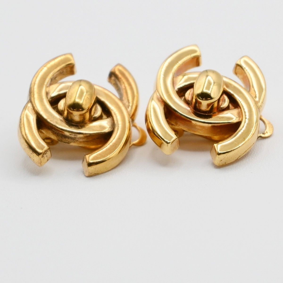 Chanel Chanel CC Turnlock Clip-On Earrings Metal Size ONE SIZE - 3 Thumbnail