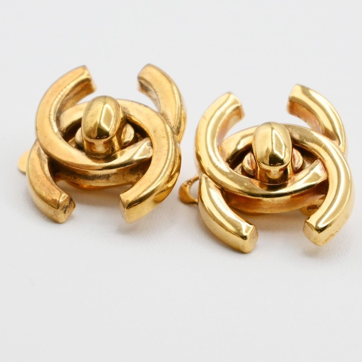 Chanel Chanel CC Turnlock Clip-On Earrings Metal Size ONE SIZE - 4 Thumbnail