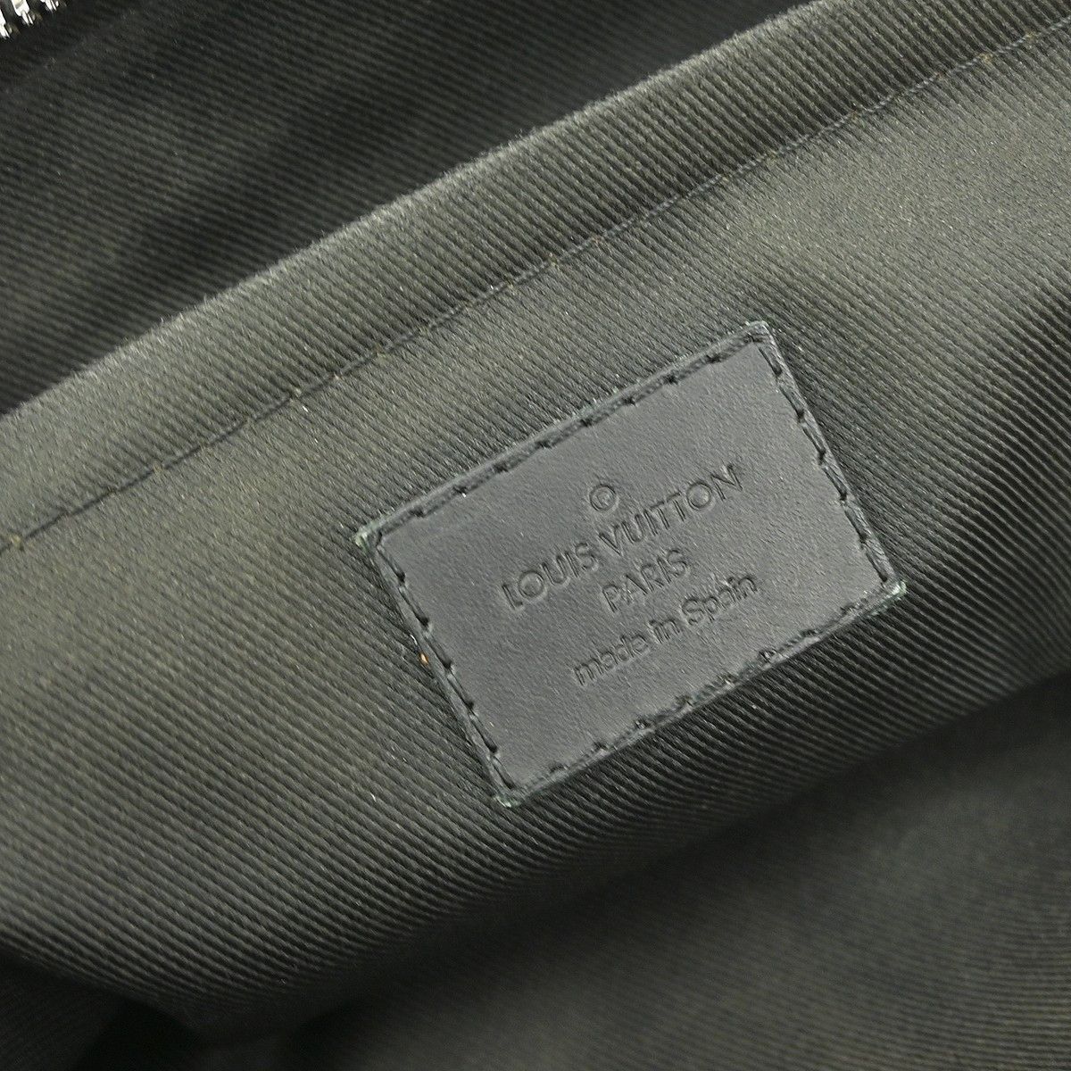 Louis Vuitton Louis Vuitton Discovery Pochette Monogram Shadow Leather Size ONE SIZE - 4 Thumbnail