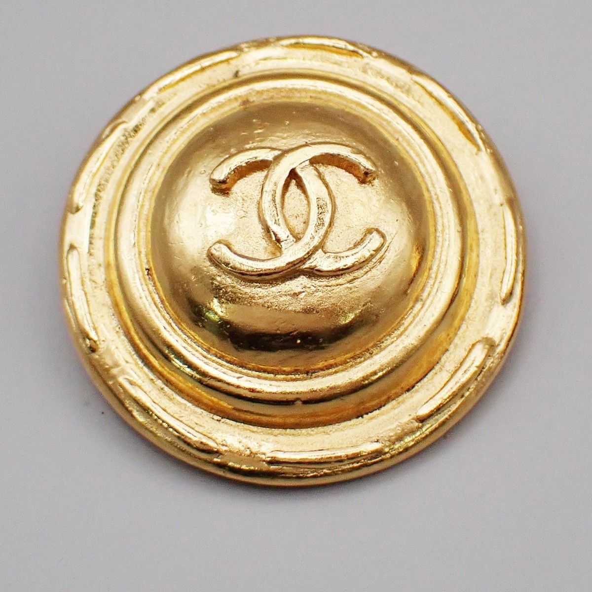 Chanel Chanel Vintage CC Round Button Clip-On Earrings Metal Size ONE SIZE - 10 Thumbnail