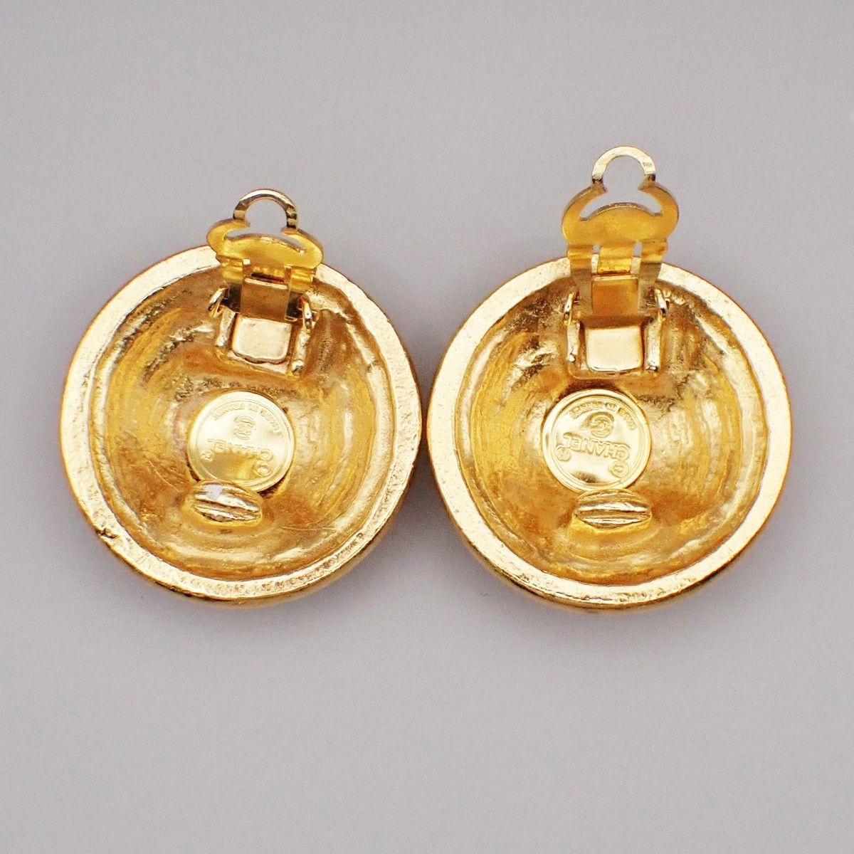Chanel Chanel Vintage CC Round Button Clip-On Earrings Metal Size ONE SIZE - 3 Thumbnail