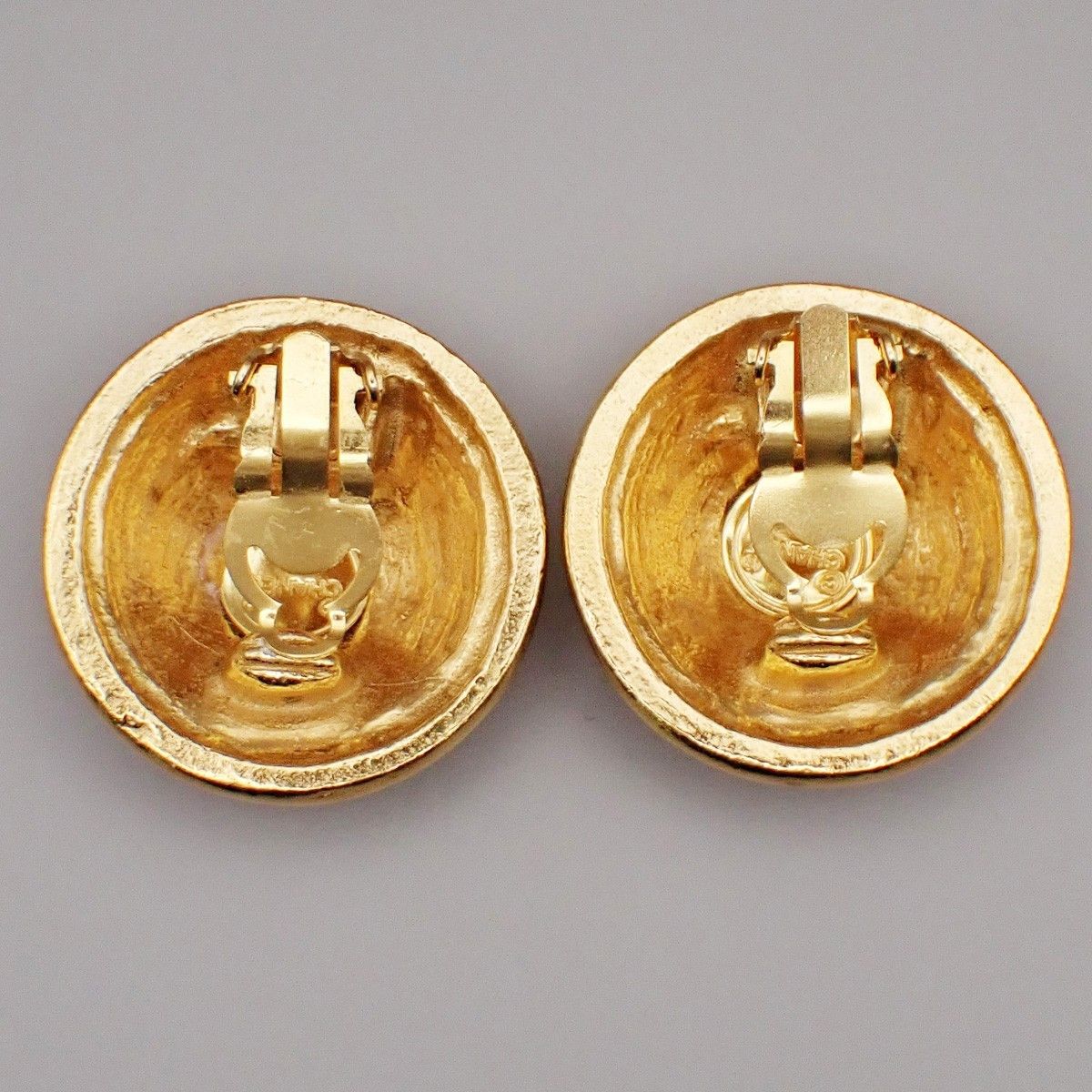 Chanel Chanel Vintage CC Round Button Clip-On Earrings Metal Size ONE SIZE - 2 Thumbnail