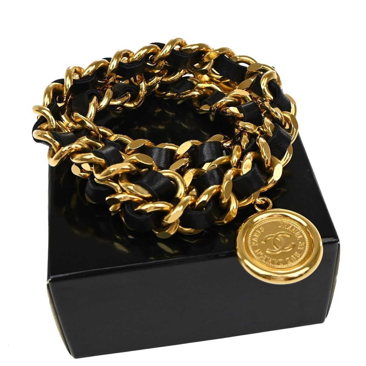 Chanel Chanel Vintage Medallion Chain Belt Metal and Leather Size ONE SIZE - 10 Thumbnail
