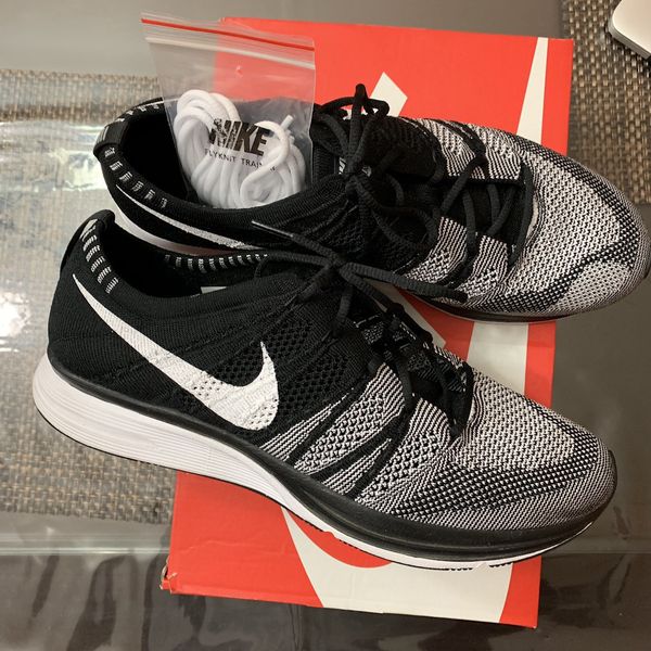 Kanye flyknit outlet trainer